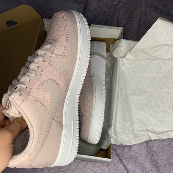 Nike Air Forces Womens - Picture 8 of 9